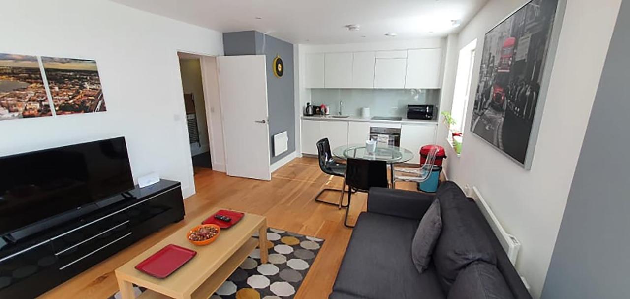Bright & Spacious Double Bedroom With Ensuite And Concierge! Paid Parking Available London Bagian luar foto